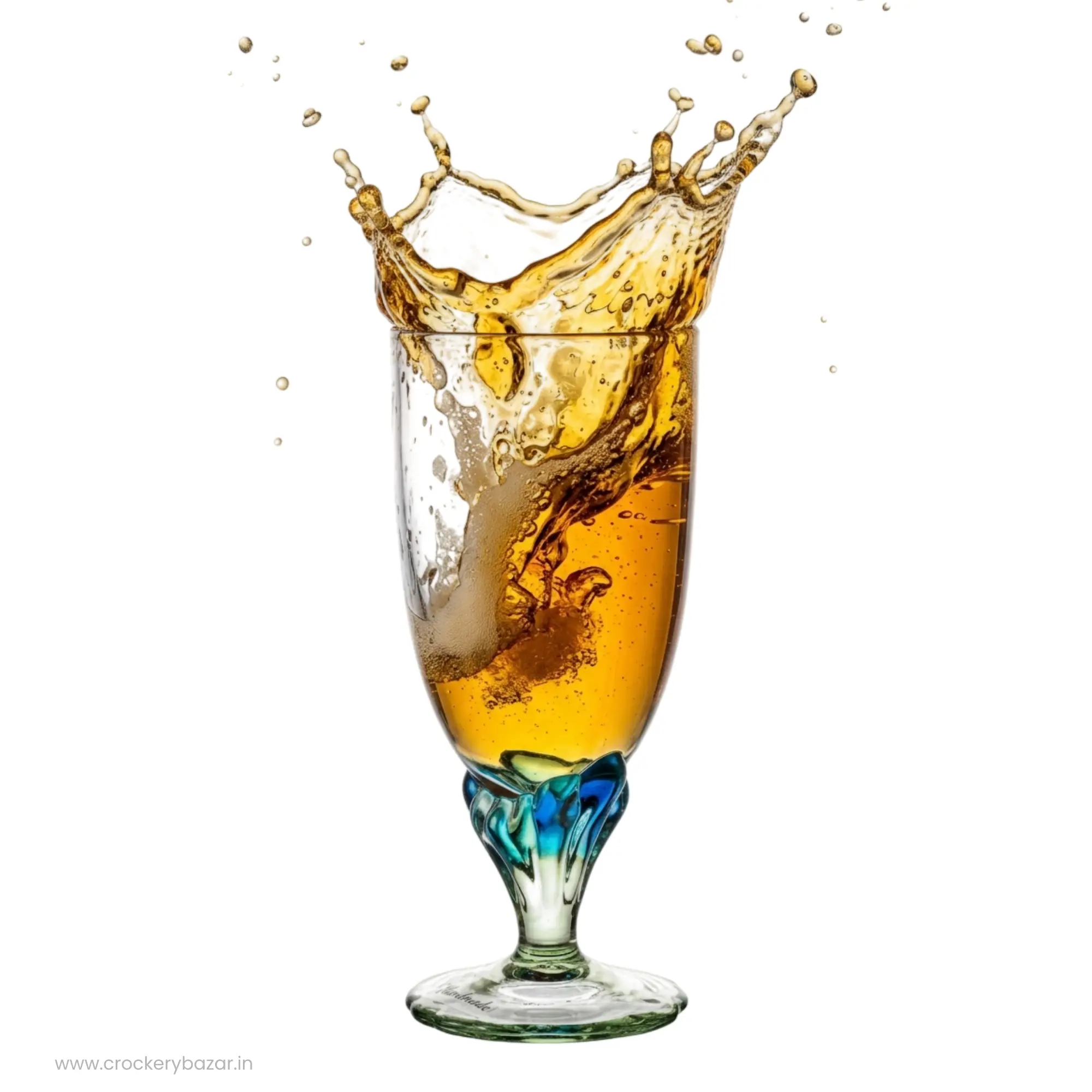 Centered shot of a Bormioli Rocco Bahia 540ml glass with an explosive beer splash